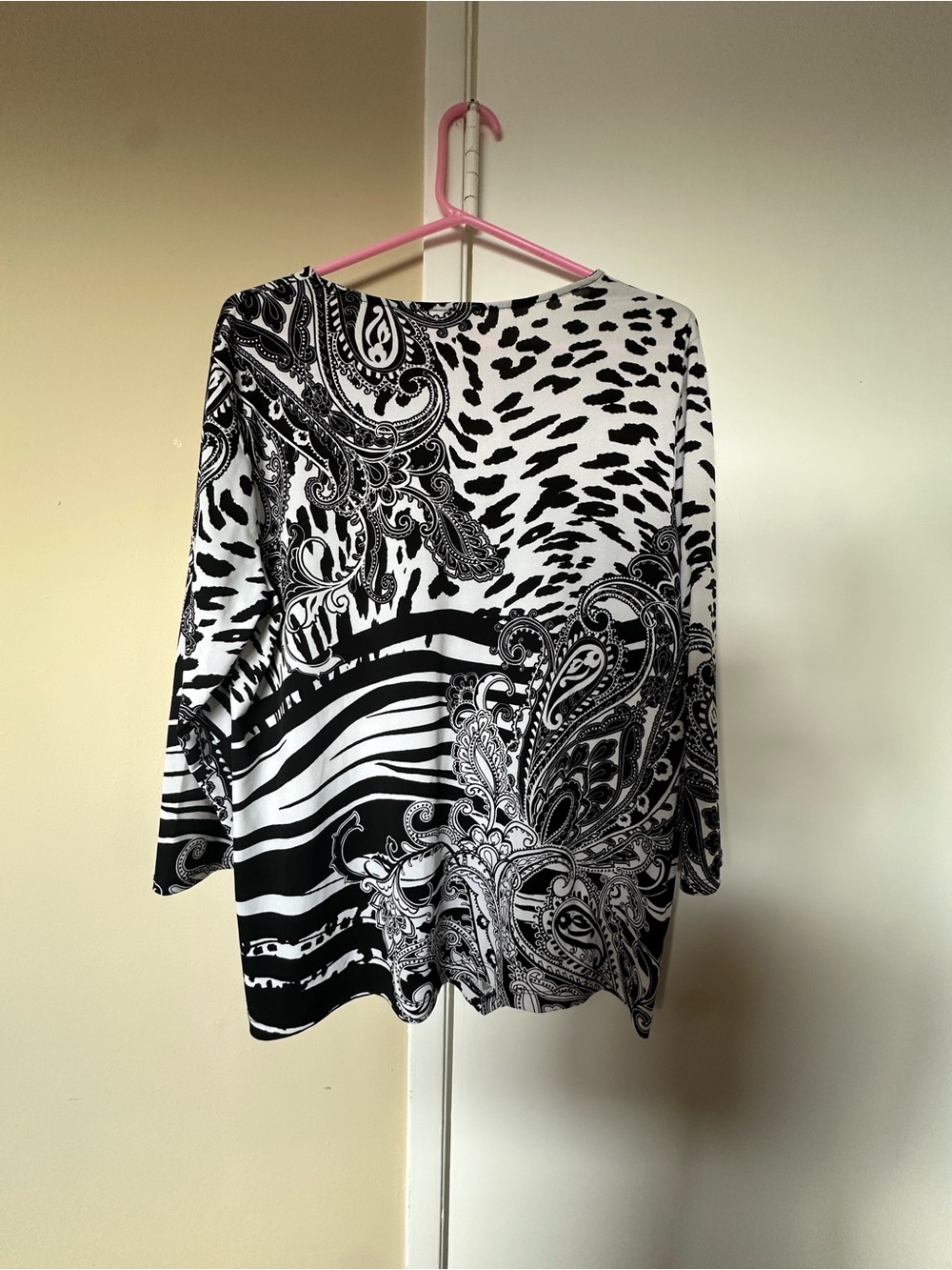 Chico's Black & White Mixed Pattern Long Sleeve Tee